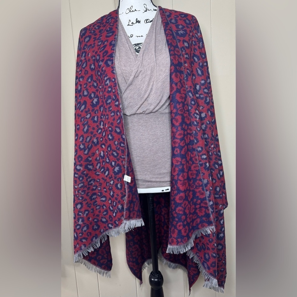 NWT Victoria Leland Animal Pattern Shoulder Throw Wrap Scarf - Picture 5 of 9